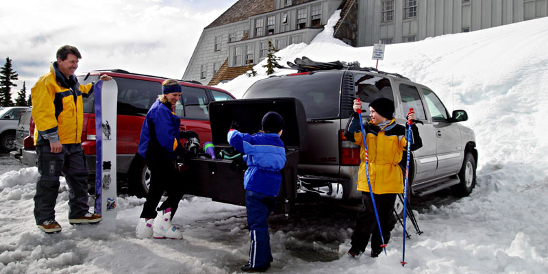 Hitch Cargo Carrier Skiing