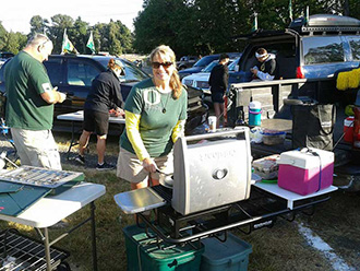 Oregon Ducks fans tailgating with StowAway Hitch Grill Station on pickup truck